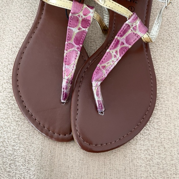 🆕Girl’s 385 Fifth Metallic Pink/Gold Ankle Strap Thong Gladiator Sandals - Picture 6 of 7